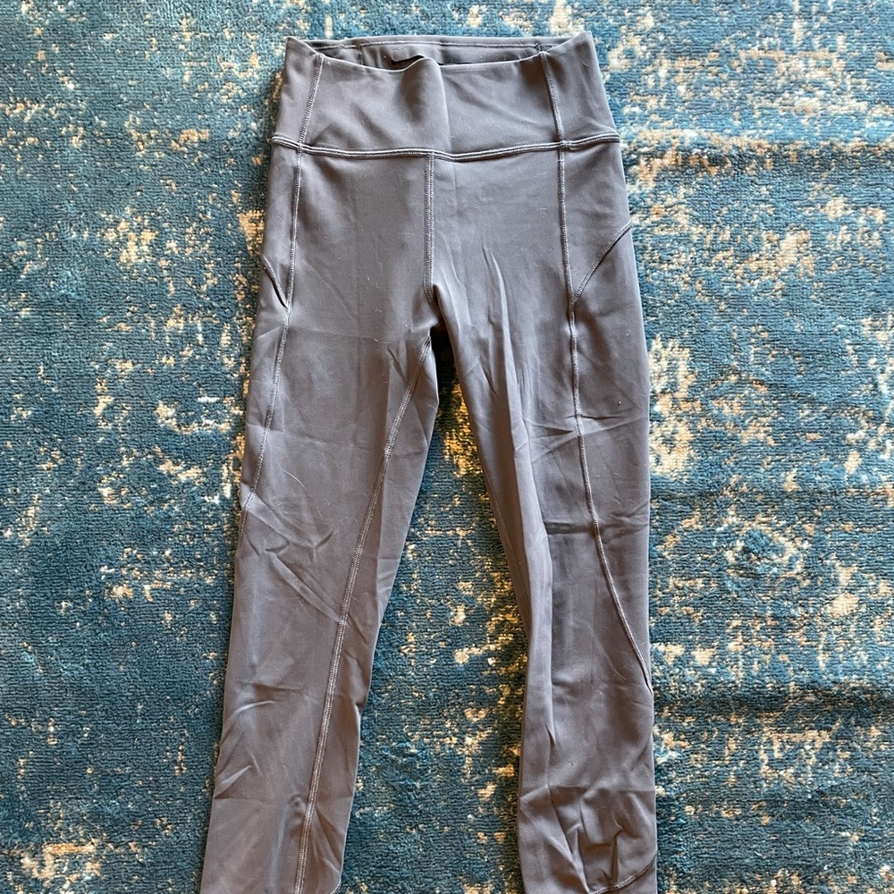 Rate lululemon in movement 7/8!! Grey color